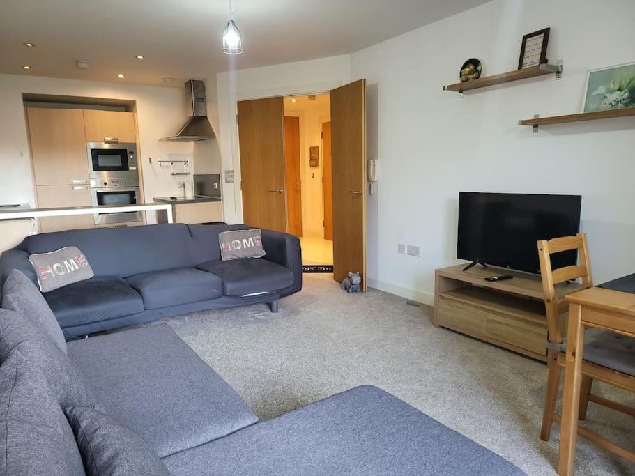 Delightful 2 Bedroom Apartment *